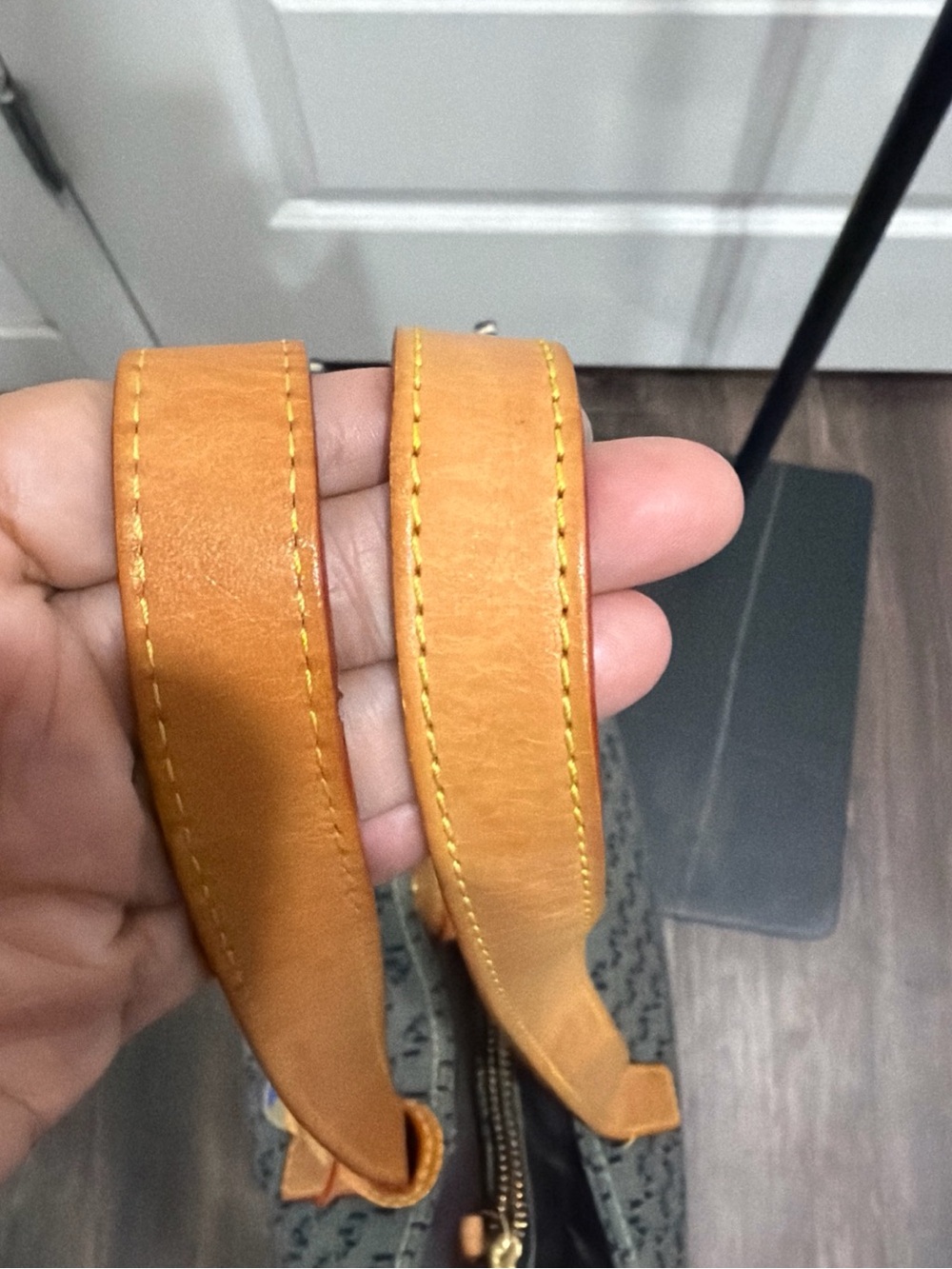 Dooney & Bourke signature monogram canvas tote bag - Picture 4 of 9
